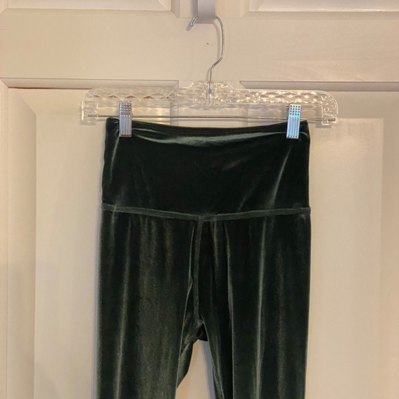 Beyond Yoga Velvet Velour Motion High Waisted Midi Legging 33531 - Picture 6 of 16